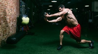 Entrenamiento funcional con balón medicinal